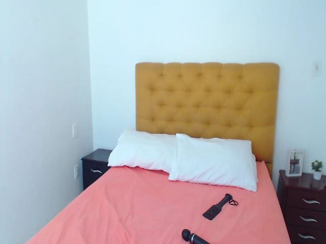 Live sex webcam photo for Diamond_phoe #269592145