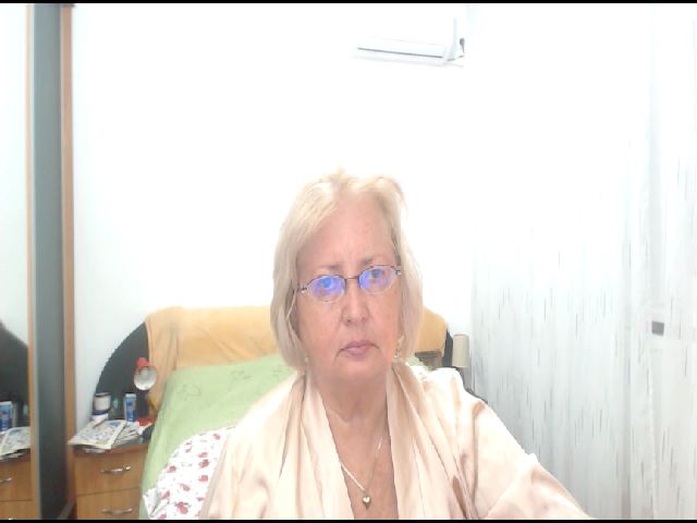 Live sex webcam photo for HelenaSteel #269588925