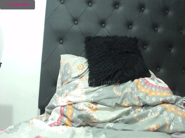 Live sex webcam photo for AmbarJones #269574260