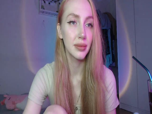 Live sex webcam photo for soo_emma #269590126