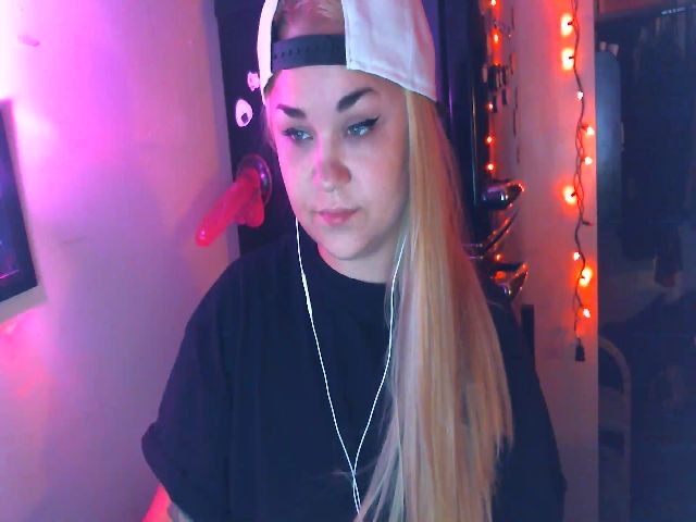 Live sex webcam photo for LilyWhite710 #269577047