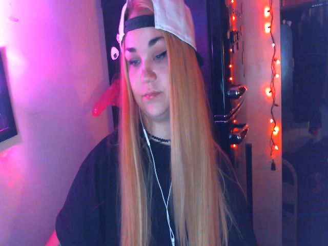 Live sex webcam photo for LilyWhite710 #269578768