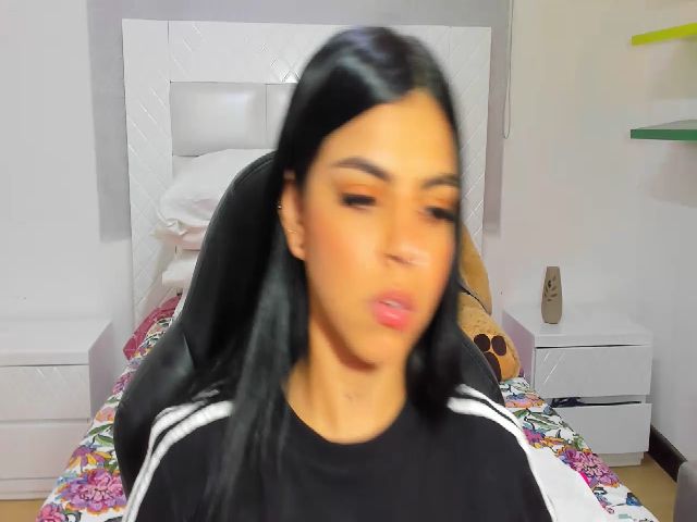 Live sex webcam photo for Miss_kim18 #269592222