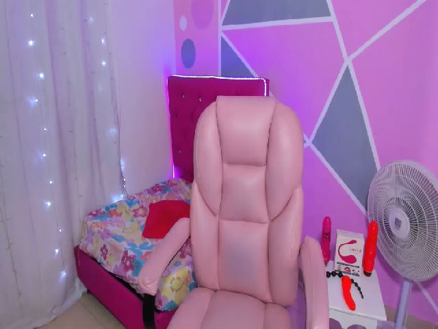 Live sex webcam photo for ashly_queens #269583884