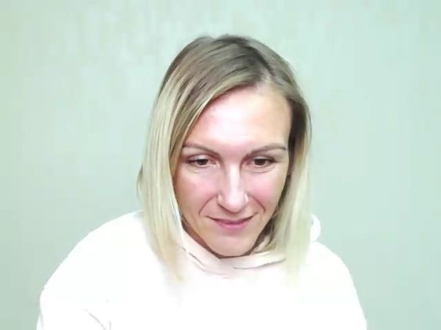 Live sex webcam photo for MiliEsiens #269579664