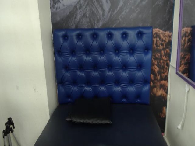 Live sex webcam photo for Cleo_e #269584673