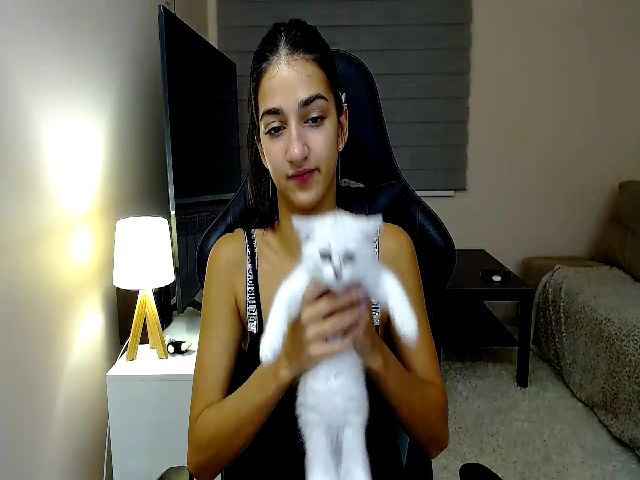 Live sex webcam photo for RockQueenB #269588987