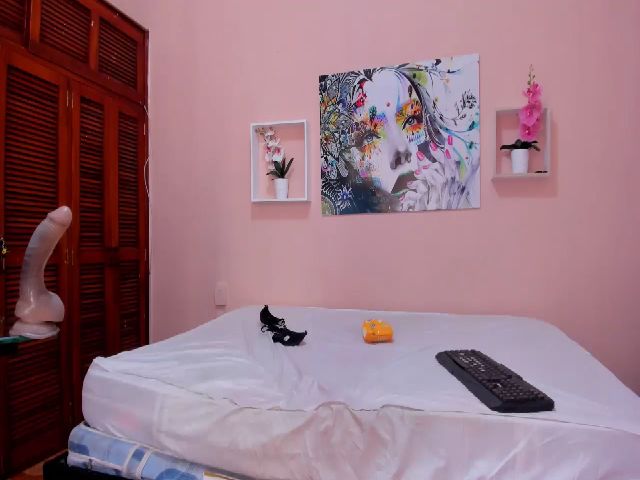 Live sex webcam photo for ZOE_CAT #269583785