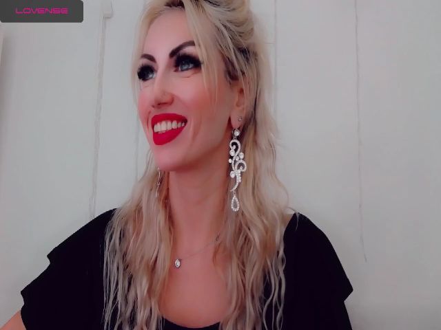 Live sex webcam photo for XRoxana #269583320