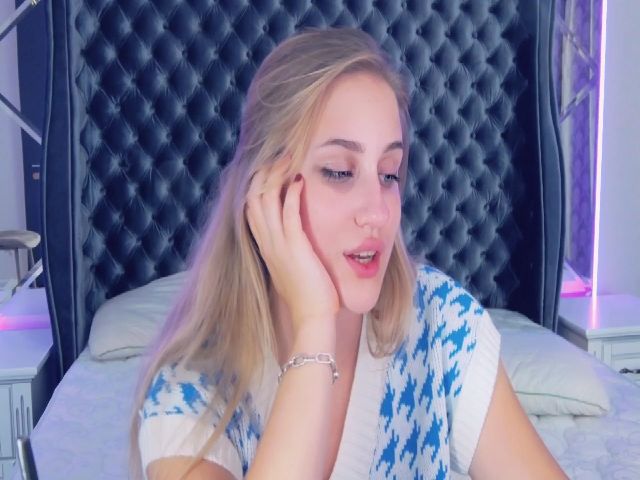 Live sex webcam photo for SantaGirll #269588926