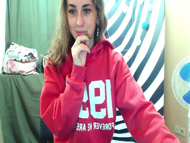 Live sex webcam photo for HeartGirl #269579156