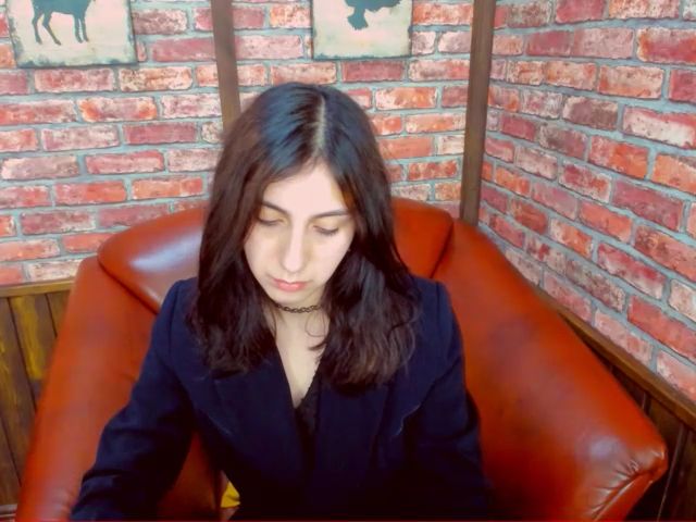 Live sex webcam photo for SarahBanks #269575914