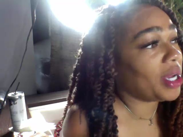 Live sex webcam photo for HoneyBusty69 #269576144