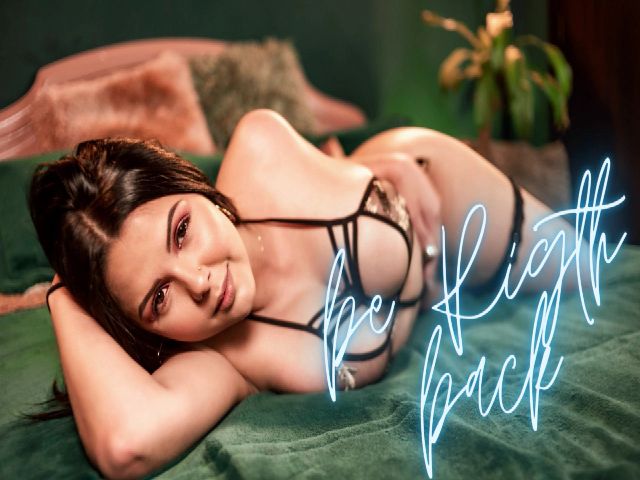 Live sex webcam photo for Valebigbobs #269585258