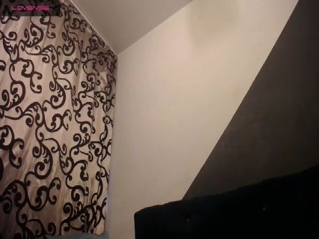 Live sex webcam photo for NicholleKitty #269579902