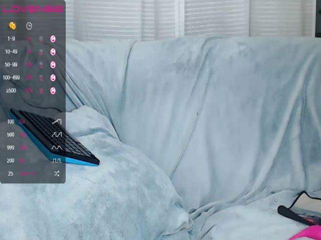 Live sex webcam photo for LittlePeach_ #269574728