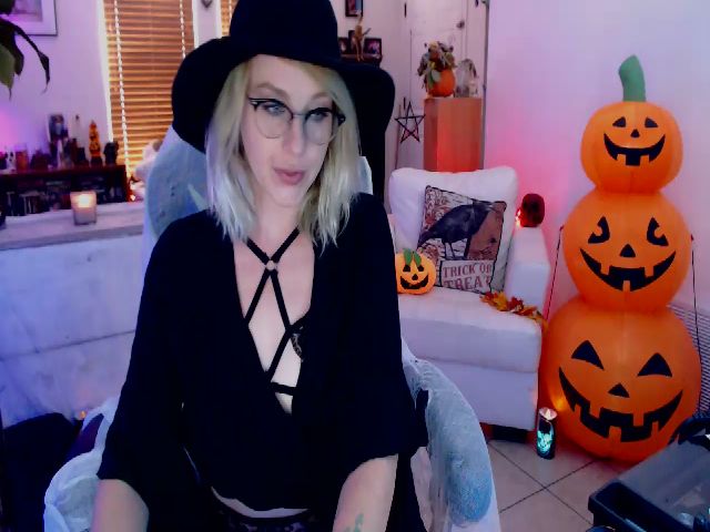 Live sex webcam photo for KinzySuicide #269586733