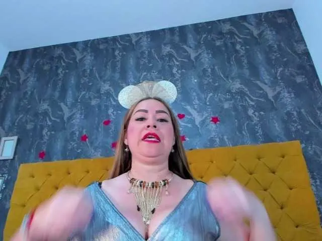 Live sex webcam photo for ArianaDiosa #269582374