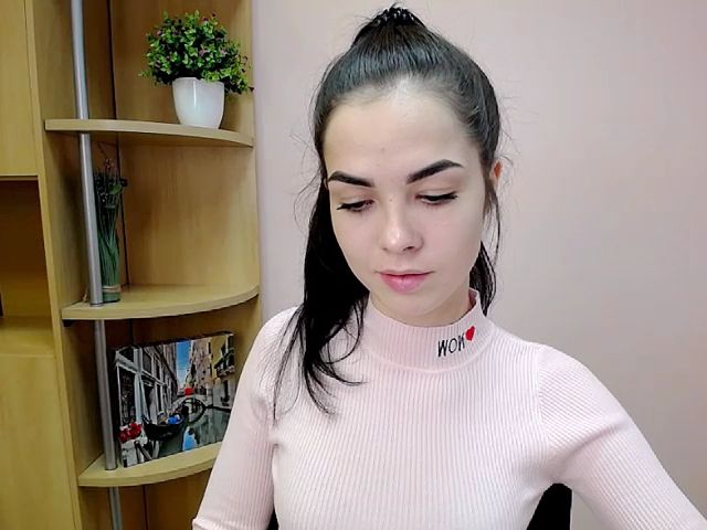 Live sex webcam photo for KatieCute_ #269584937