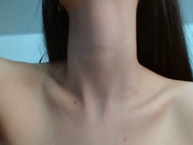 Live sex webcam photo for Alexia__27 #269590296