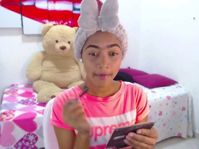 Live sex webcam photo for Anniemiss #269582788