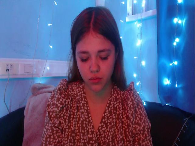 Live sex webcam photo for Emma_One1 #269576345