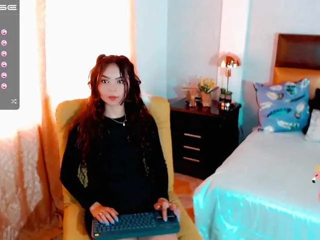 Live sex webcam photo for YelenaRoss #269588237