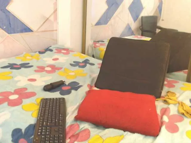Live sex webcam photo for Arcoiris06 #269578602
