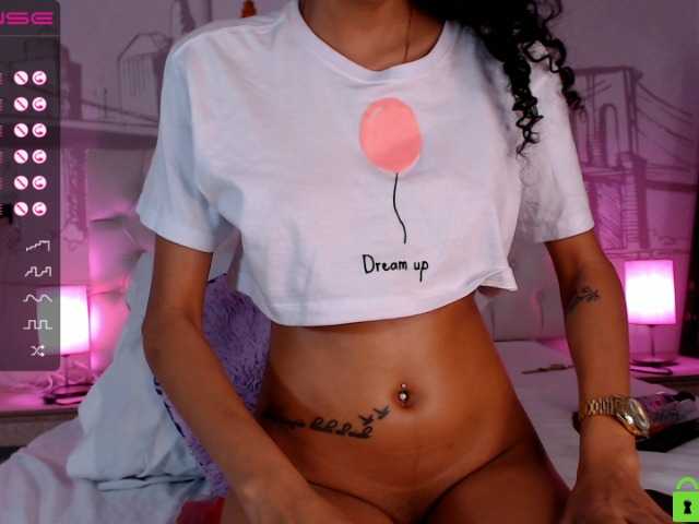 Live sex webcam photo for emilistone #269578112