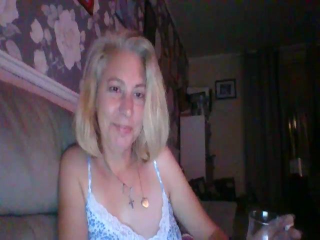 Live sex webcam photo for XxMommaKxX #269574731