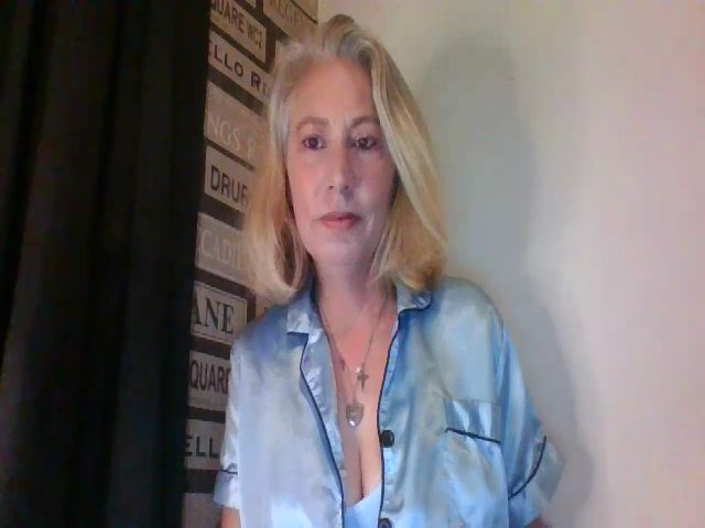 Live sex webcam photo for XxMommaKxX #269589019