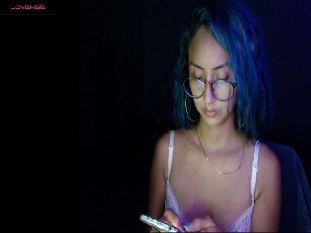 Live sex webcam photo for Cinderella36 #269576228