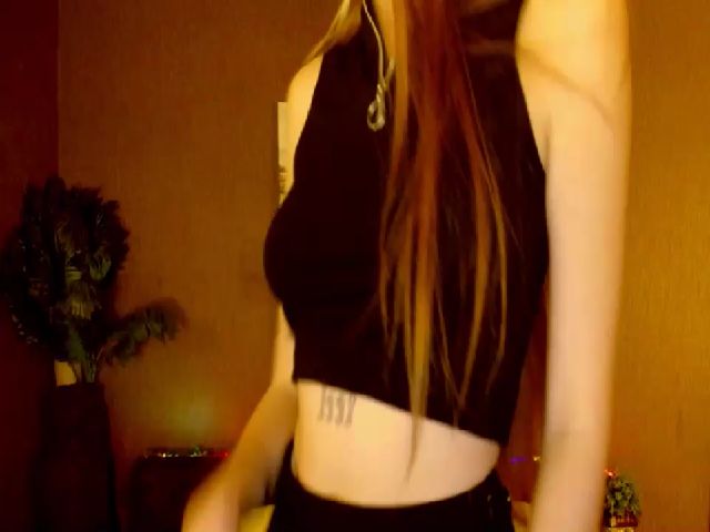 Live sex webcam photo for AngelinaW_ #269579995