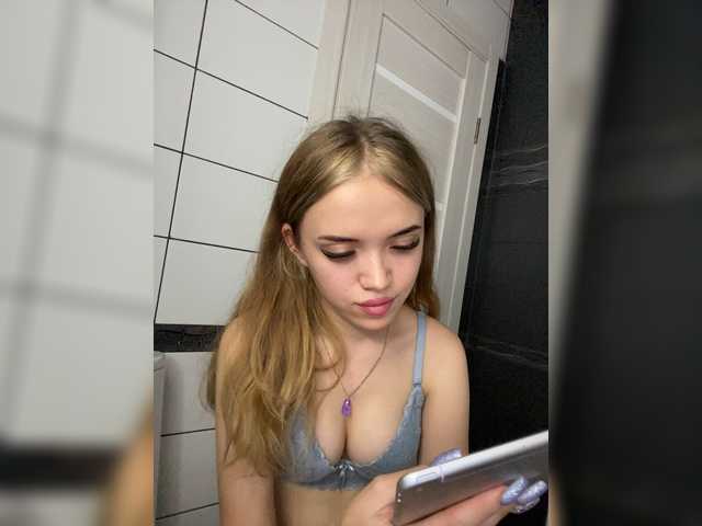 Live sex webcam photo for YourDreamms #269581930