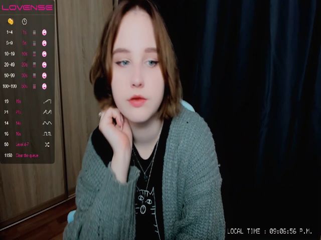 Live sex webcam photo for LovelyLu #269587101