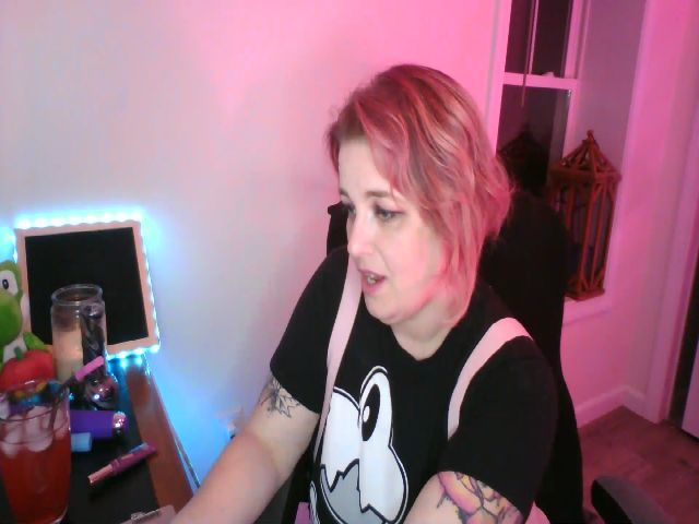 Live sex webcam photo for EmmaSquirrel #269574227