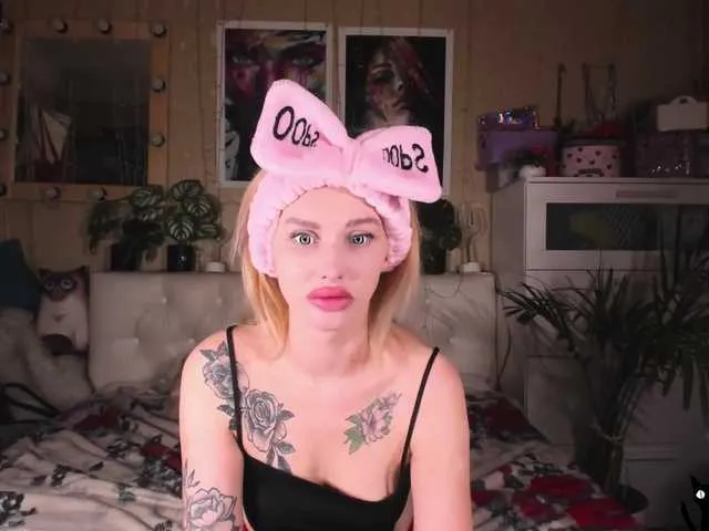 Live sex webcam photo for CatSeeYeah #269572546