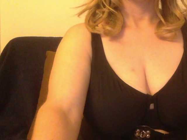 Live sex webcam photo for Ayla718 #269577873