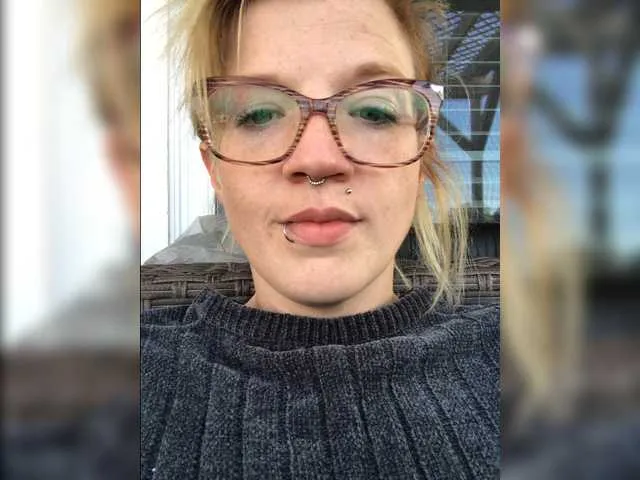 Live sex webcam photo for SARAHcha69 #269581990