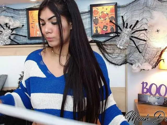 Live sex webcam photo for MiahDanniels #269594227