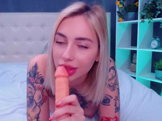 Live sex webcam photo for KaprinaGirrs #269598351