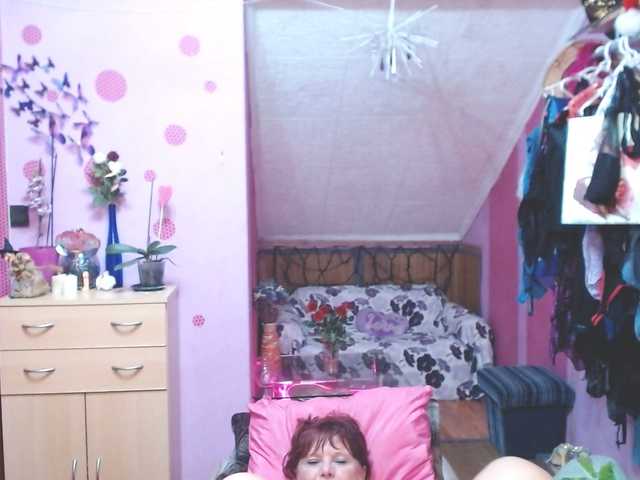 Live sex webcam photo for Elmira63 #269593102