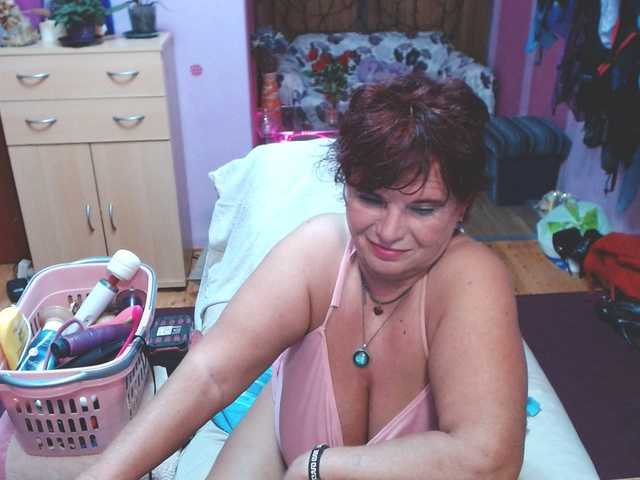 Live sex webcam photo for Elmira63 #269607077