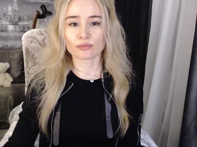 Live sex webcam photo for xyliganka777 #269592742