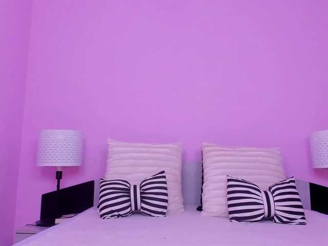 Live sex webcam photo for JuliaHayes90 #269607397