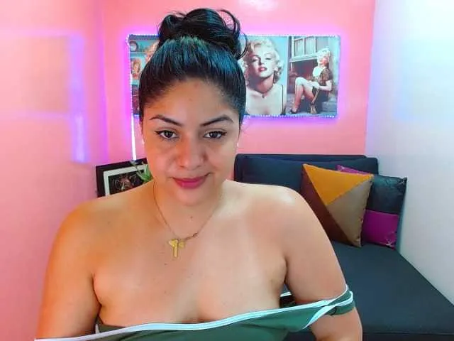 Live sex webcam photo for SweetDollx #269608229