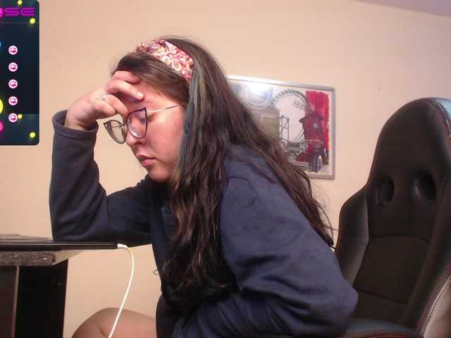 Live sex webcam photo for chloe-rosse #269598739