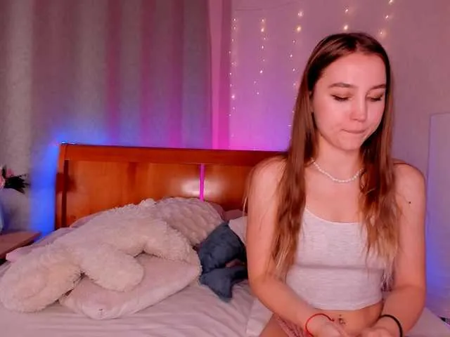 Live sex webcam photo for EllaaMaary #269592997