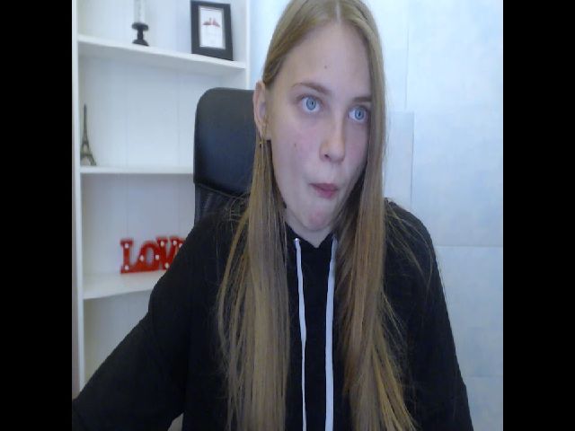 Live sex webcam photo for SshyTeen #269599310