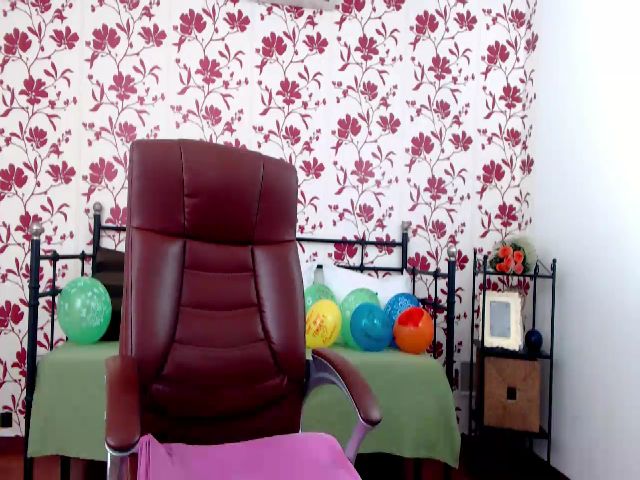 Live sex webcam photo for HeidiCutie #269599381